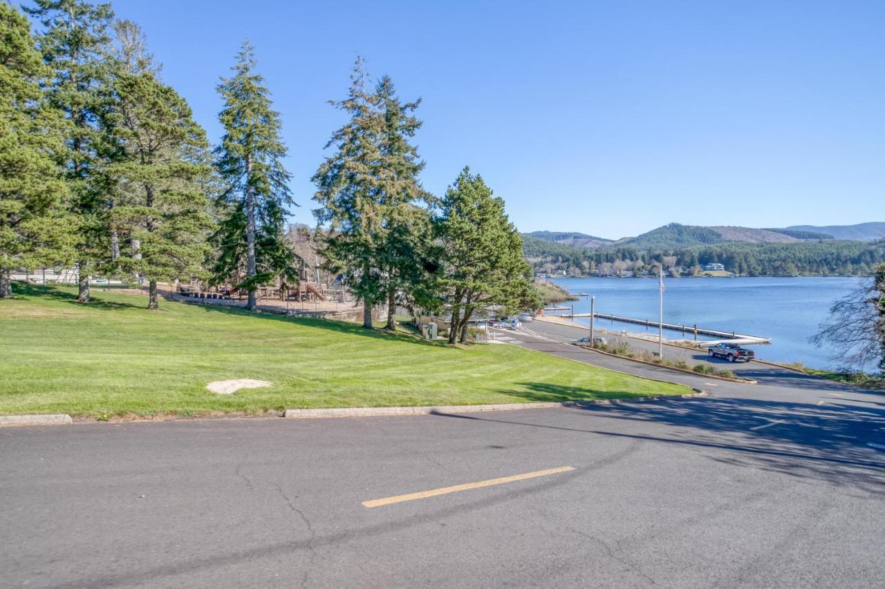 Regatta Park Lake House Lincoln City Exterior photo