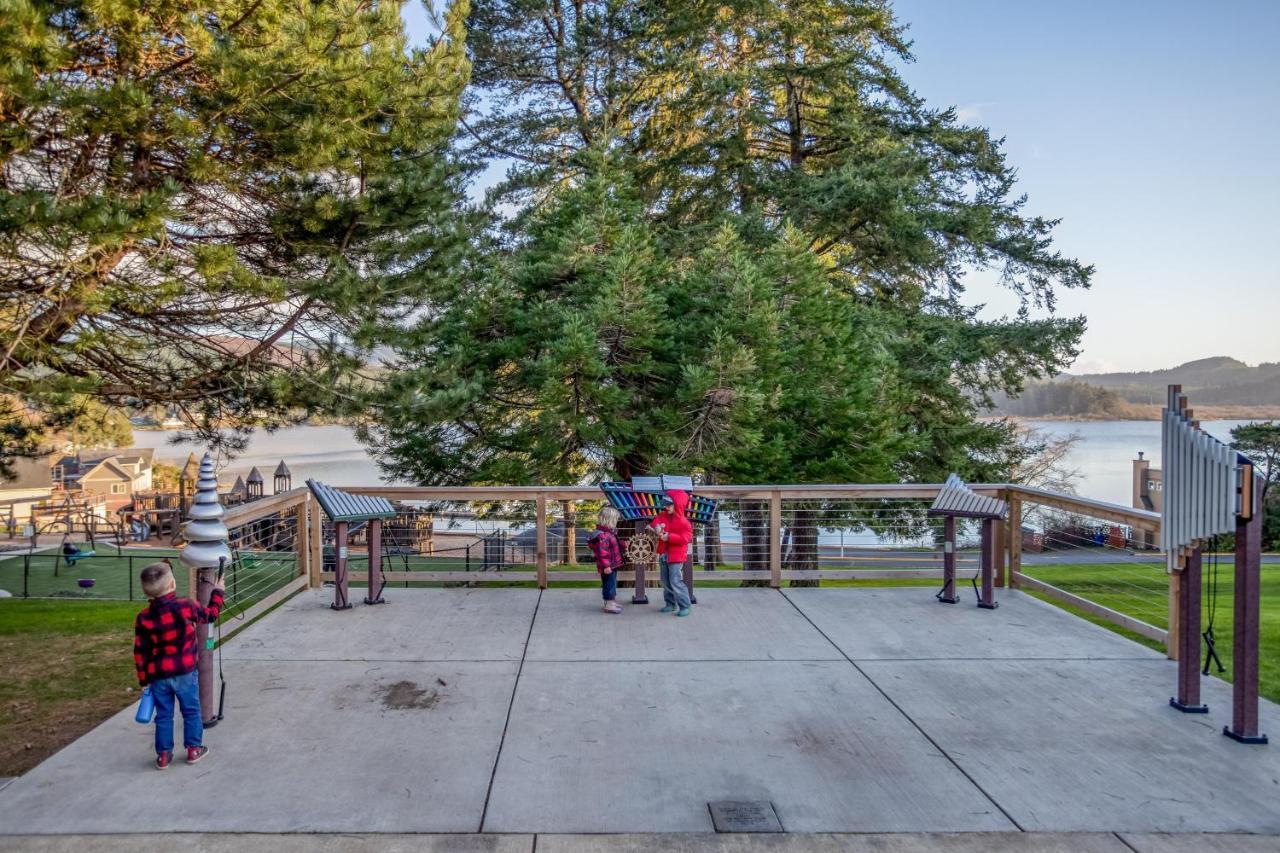 Regatta Park Lake House Lincoln City Exterior photo